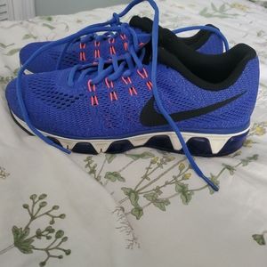 Nike tailwind 8
